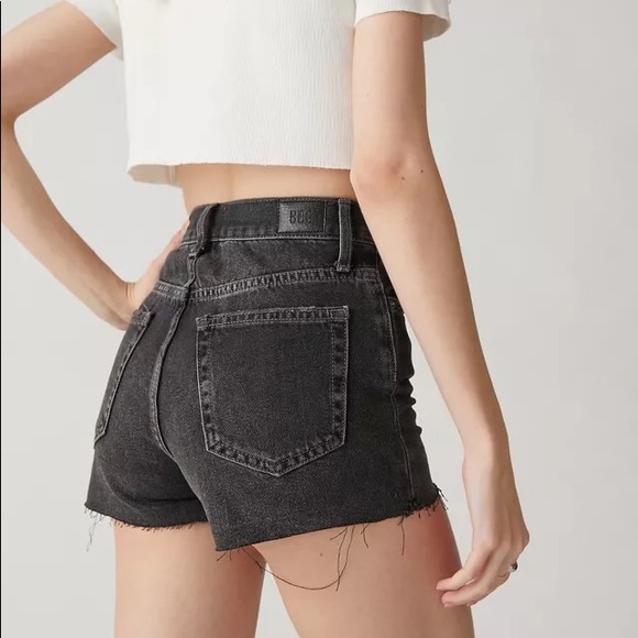 Urban Outfitters BDG black wash girlfriend high rise frayed hems denim shorts - Picture 2 of 12